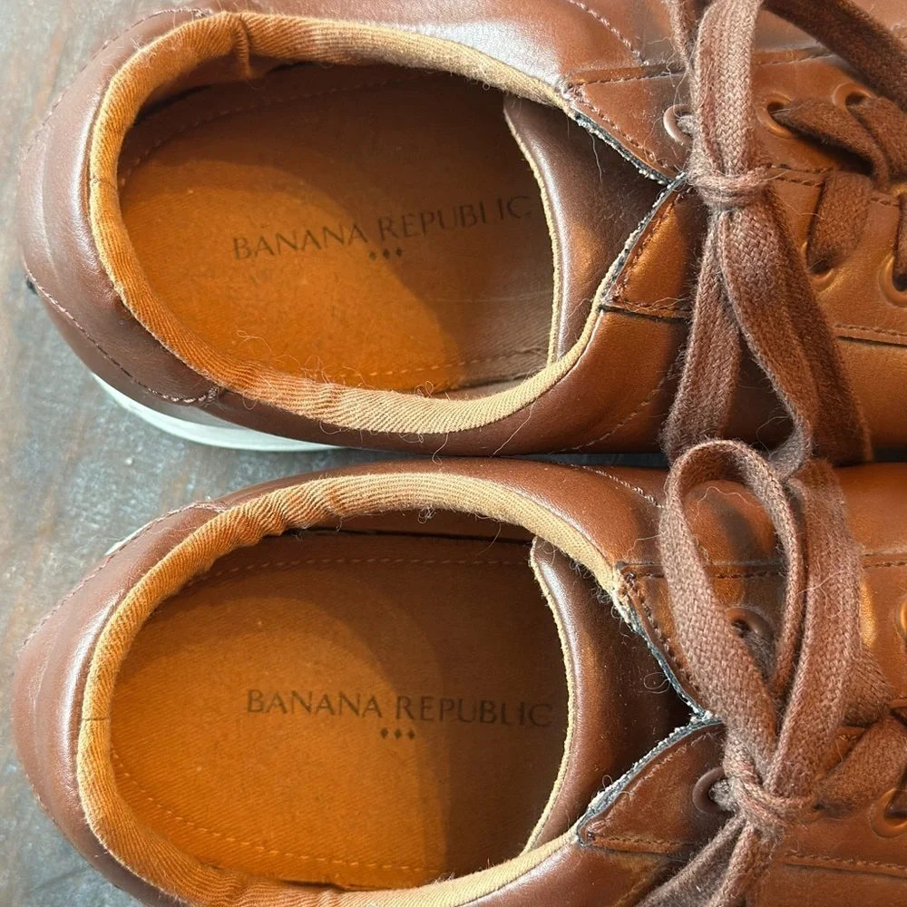 Banana Republic Men's Shoe Size 9.5 Brown Vegan Leather Lace Up Sneakers